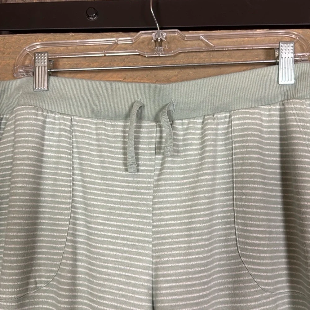 Splendid sage green and white stripe 2 piece loungewear set Size XL